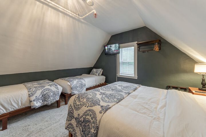 Room 47 of 153
