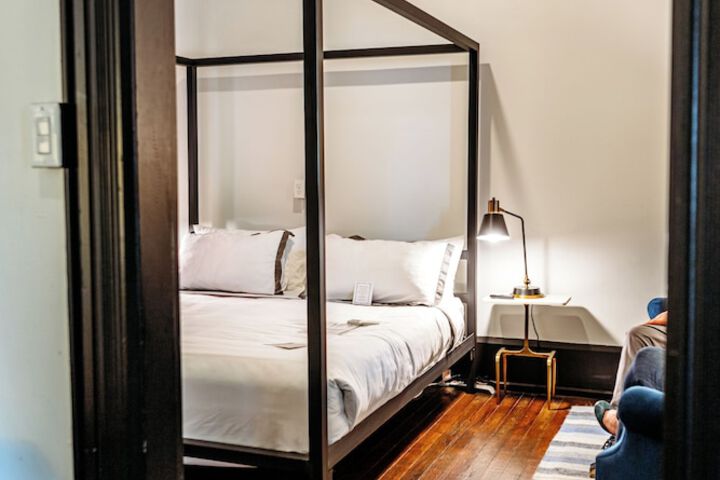 Room 27 of 56