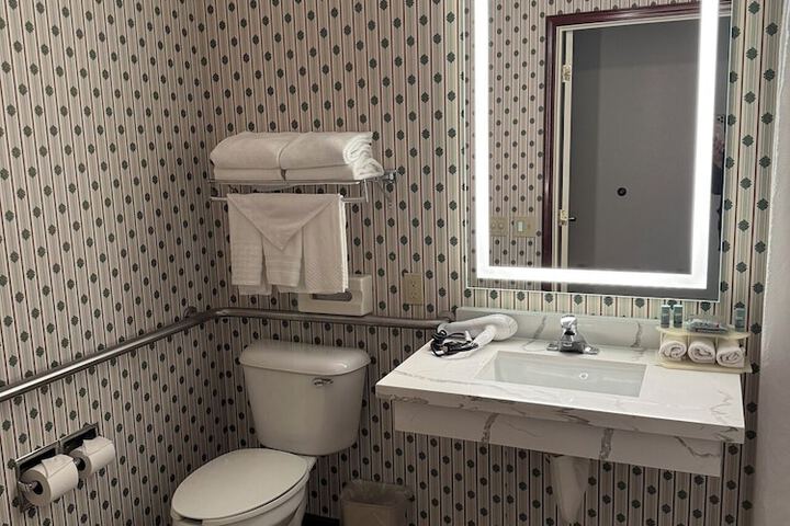 Evergreen Inn and Suites