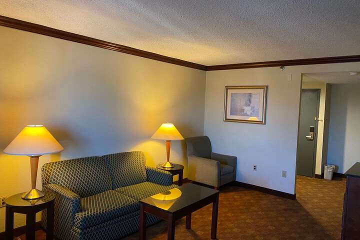 Suite 5 of 5