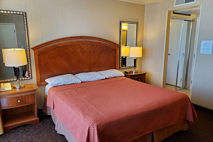 Room 32 of 46