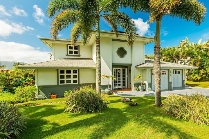 Hale Ohana Nui 5 Bedroom Home by RedAwning