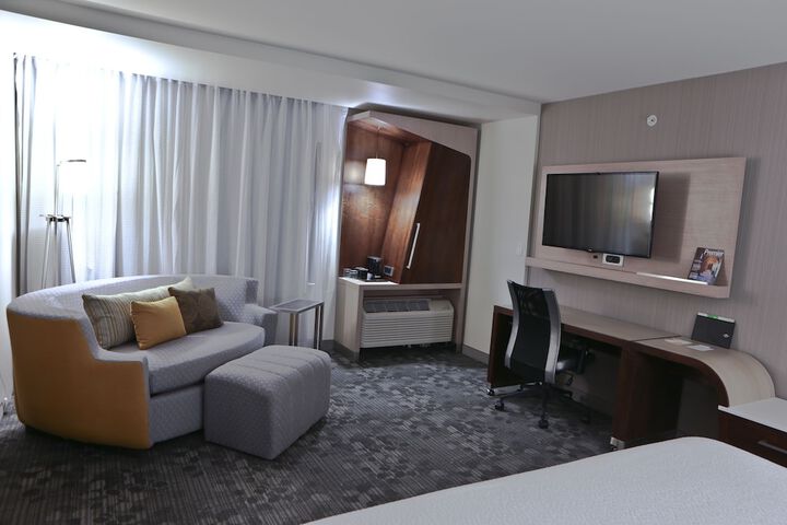 Room 12 of 37