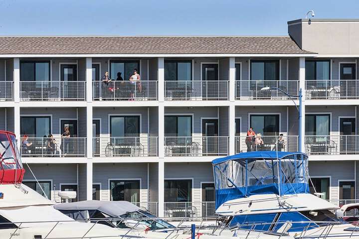 Park Point Marina Inn
