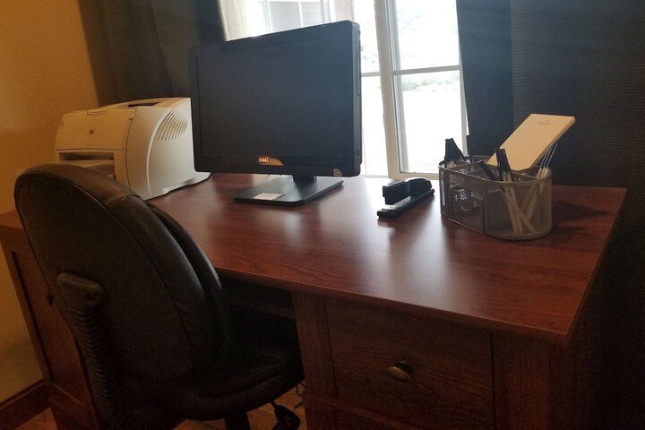 Business Center 25 of 26