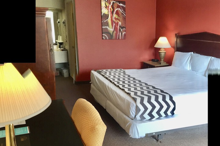 RIVER ROCK INN