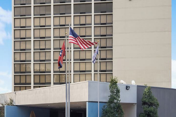 Hotel 6 of 77