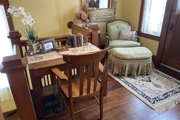 Vineyard Mansion & Carriage House Bed & Breakfast