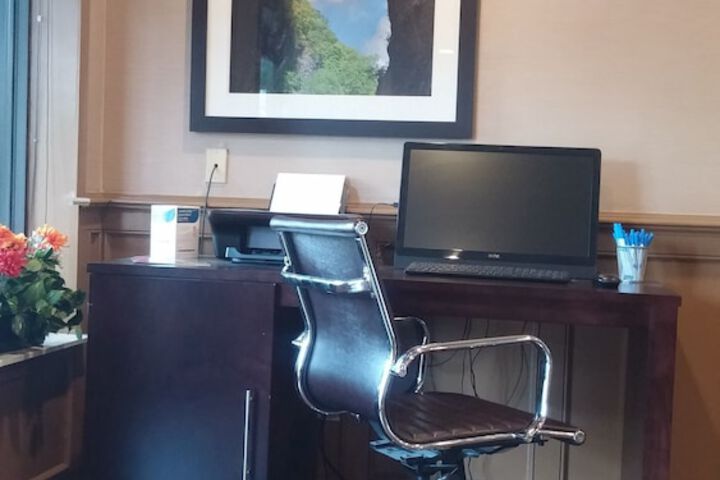 Business Center 56 of 60