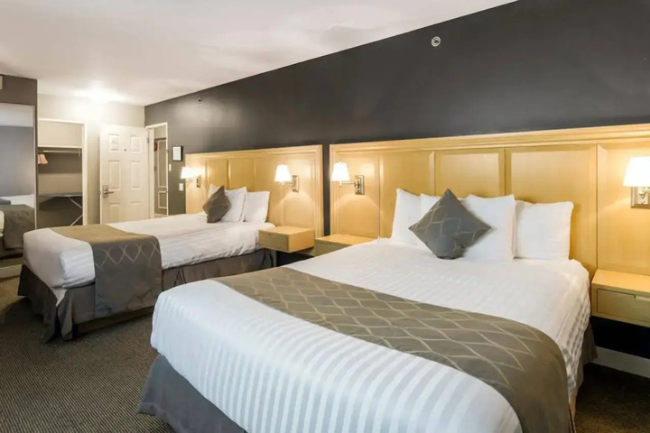 RED LION INN & SUITES ABBOTSFORD