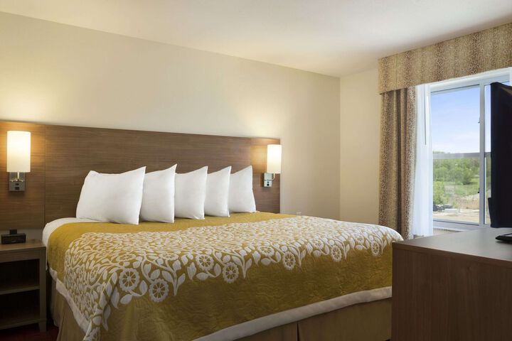 Room 10 of 12