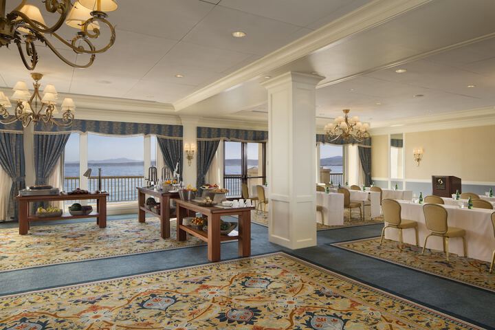 Ballroom/Hall 64 of 80