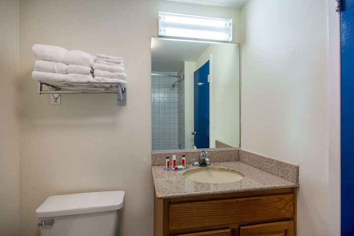 Travelodge by Wyndham Outer Banks / Kill Devil Hills