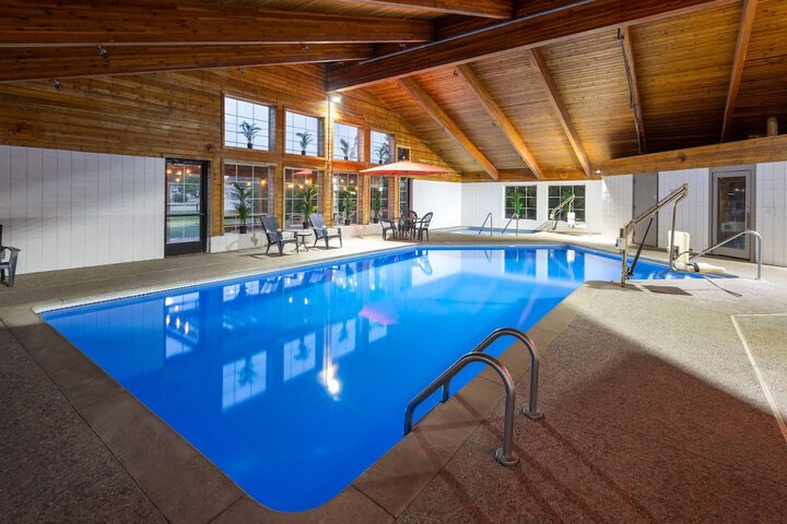 AmericInn by Wyndham Douglas / Saugatuck