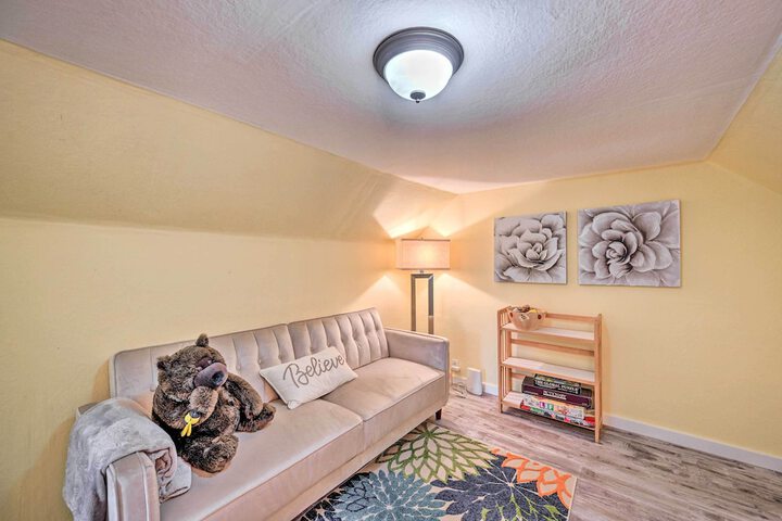 Family-friendly Kirkland Home 1 Mi to Downtown