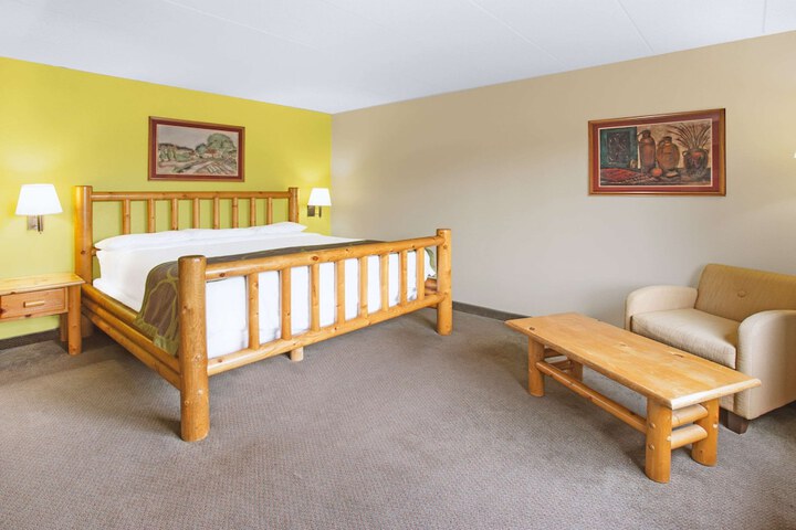 Room 4 of 15