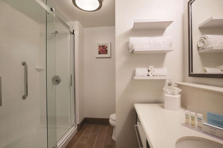 Room 17 of 27