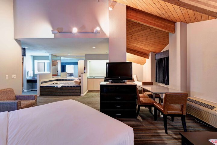 Room 10 of 23