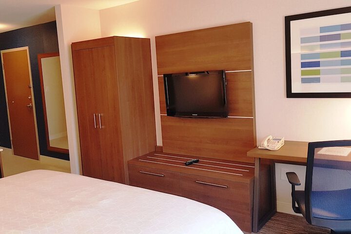 Room 35 of 62