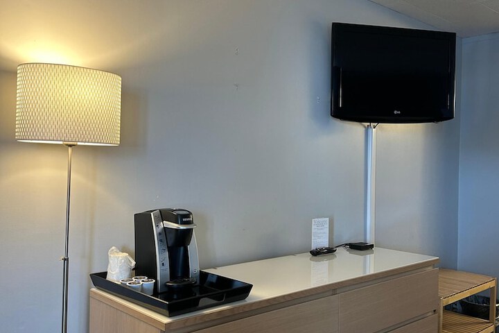 Harbor Inn Self Check-in Hotel