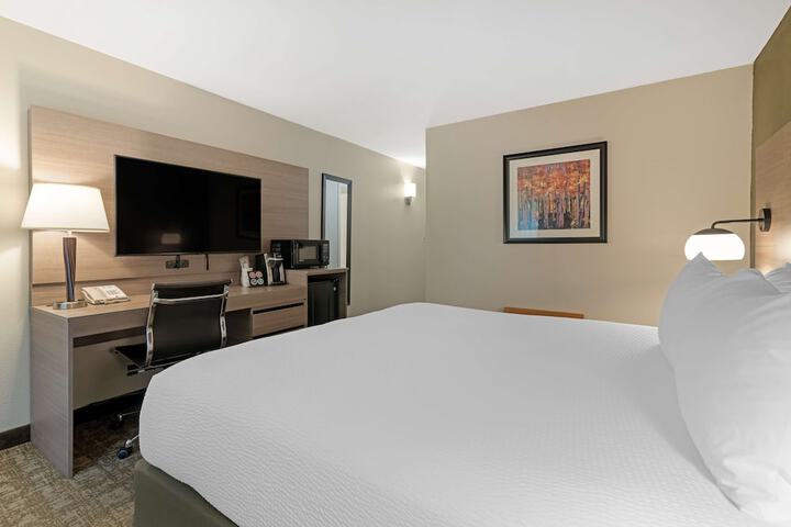 Best Western Plus Windjammer Inn & Conference Center