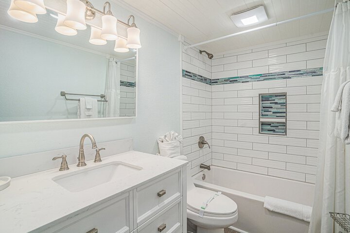 0206 Waters Edge Resort 1 Bedroom Condo by RedAwning