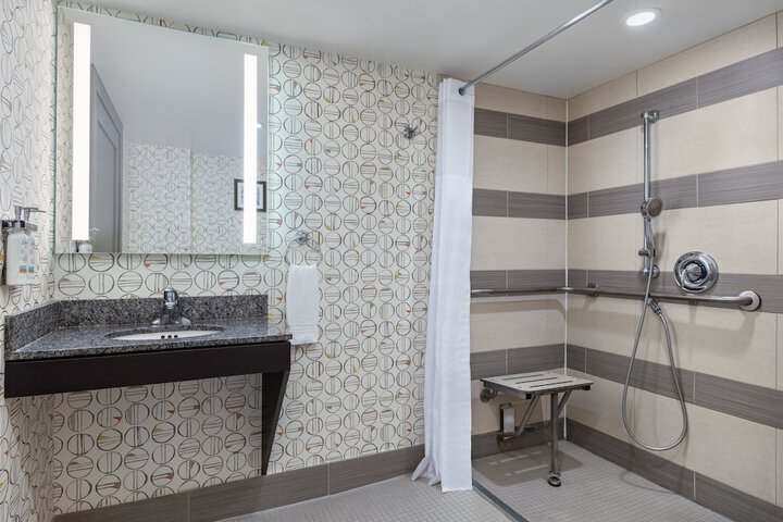 Holiday Inn Toronto Downtown Centre by IHG