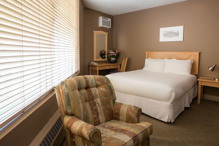 Room 27 of 38