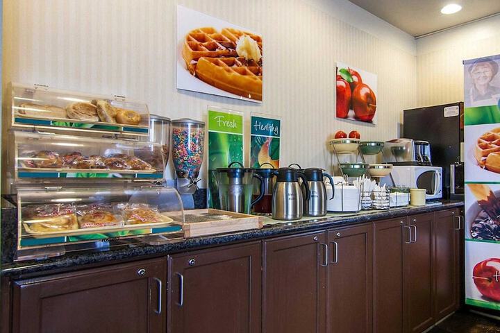 Breakfast/Coffee Service 90 of 107