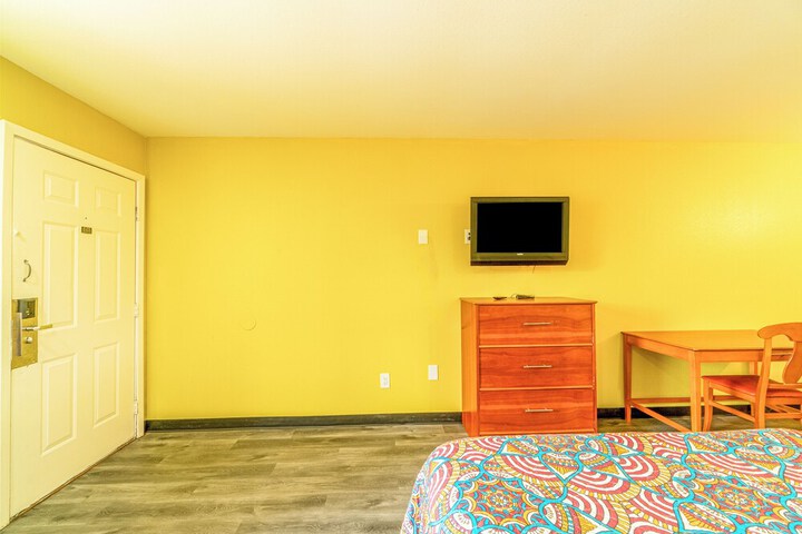 Regency Inn by OYO Rockdale TX