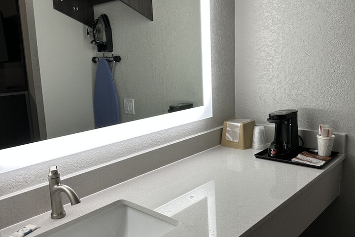 Room 13 of 22