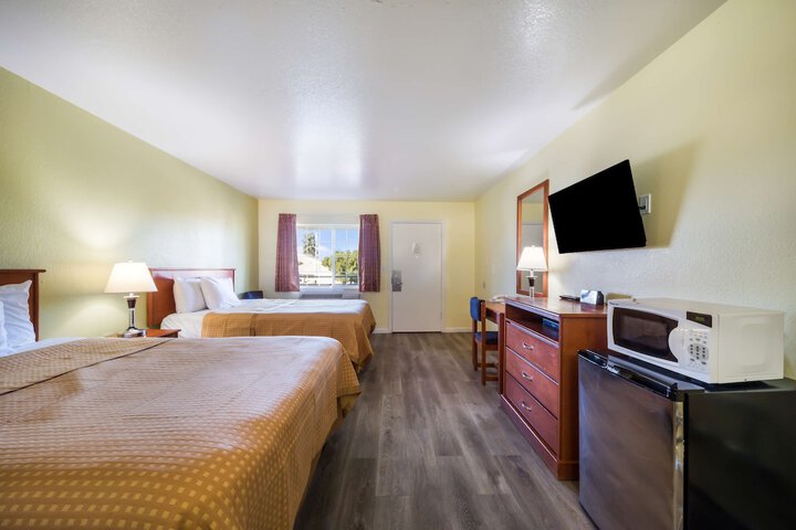 Room 13 of 30