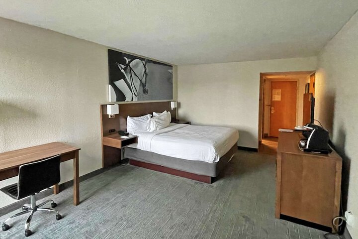 Clarion Pointe Hopkinsville near The Bruce Convention Center