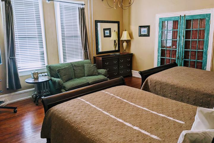 Room 44 of 119
