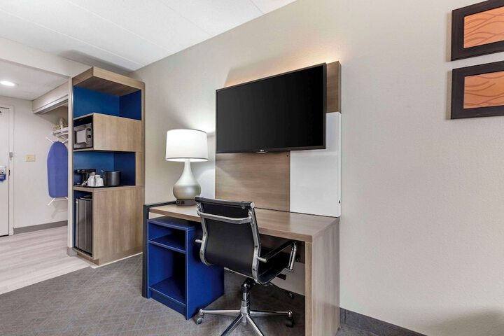 Room 28 of 36