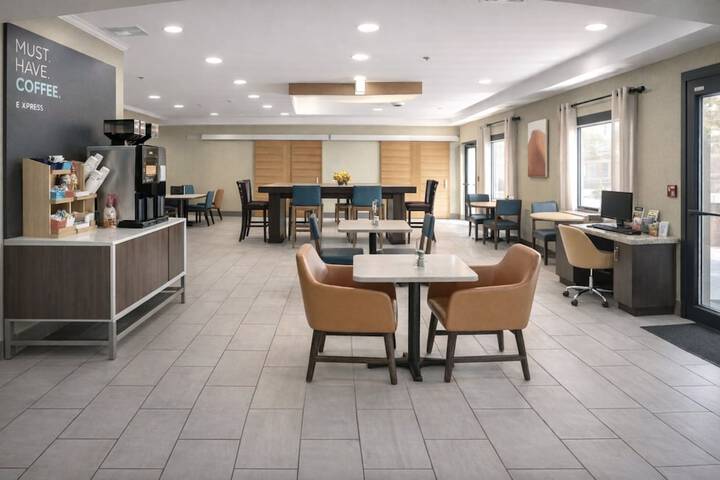 Holiday Inn Express Hotel & Suites St. Paul-Woodbury by IHG
