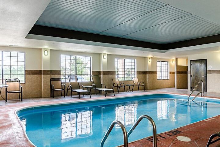 Comfort Inn & Suites Lawrence - University Area
