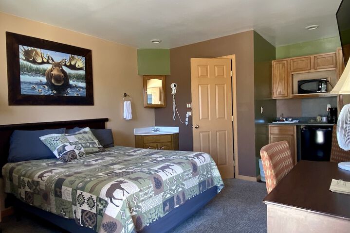 Moosehead Lodge & Cabins