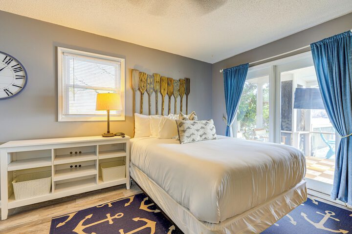 Discover Lakeside Bliss at Jackson Lake!