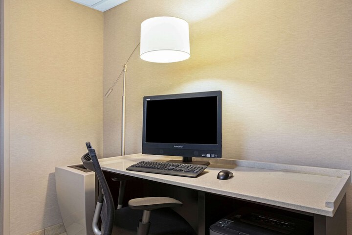 Business Center 40 of 41