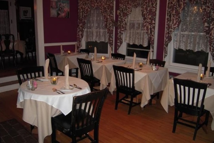 Dining 74 of 76