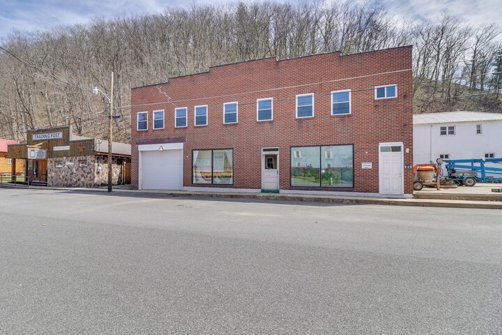 Cozy Marlinton Vacation Rental: Downtown Location!