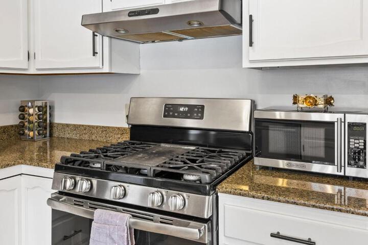 Near Ithaca!Hot Tub! LRG Home!Sleeps 14! Dogs ok!