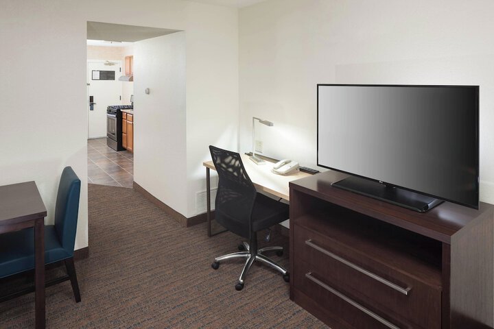 Room 9 of 37