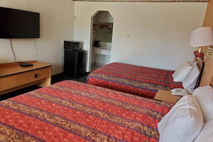 Room 25 of 38