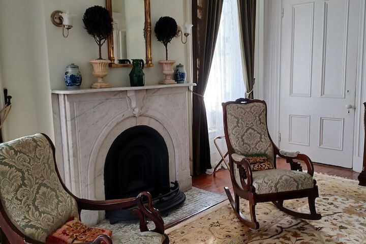 Room 9 of 16