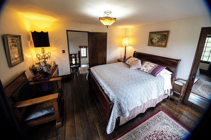 Castle on Glen - 3 Bedroom Home