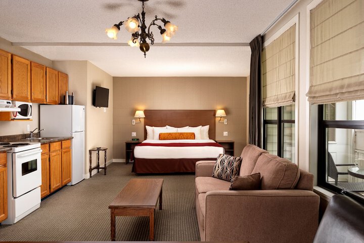 Room 32 of 84