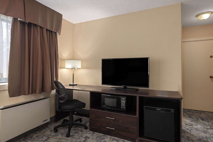 Room 10 of 34