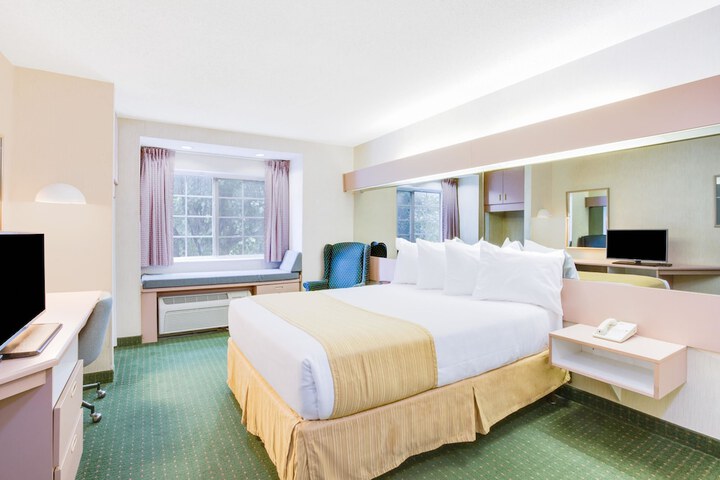 Room 6 of 26